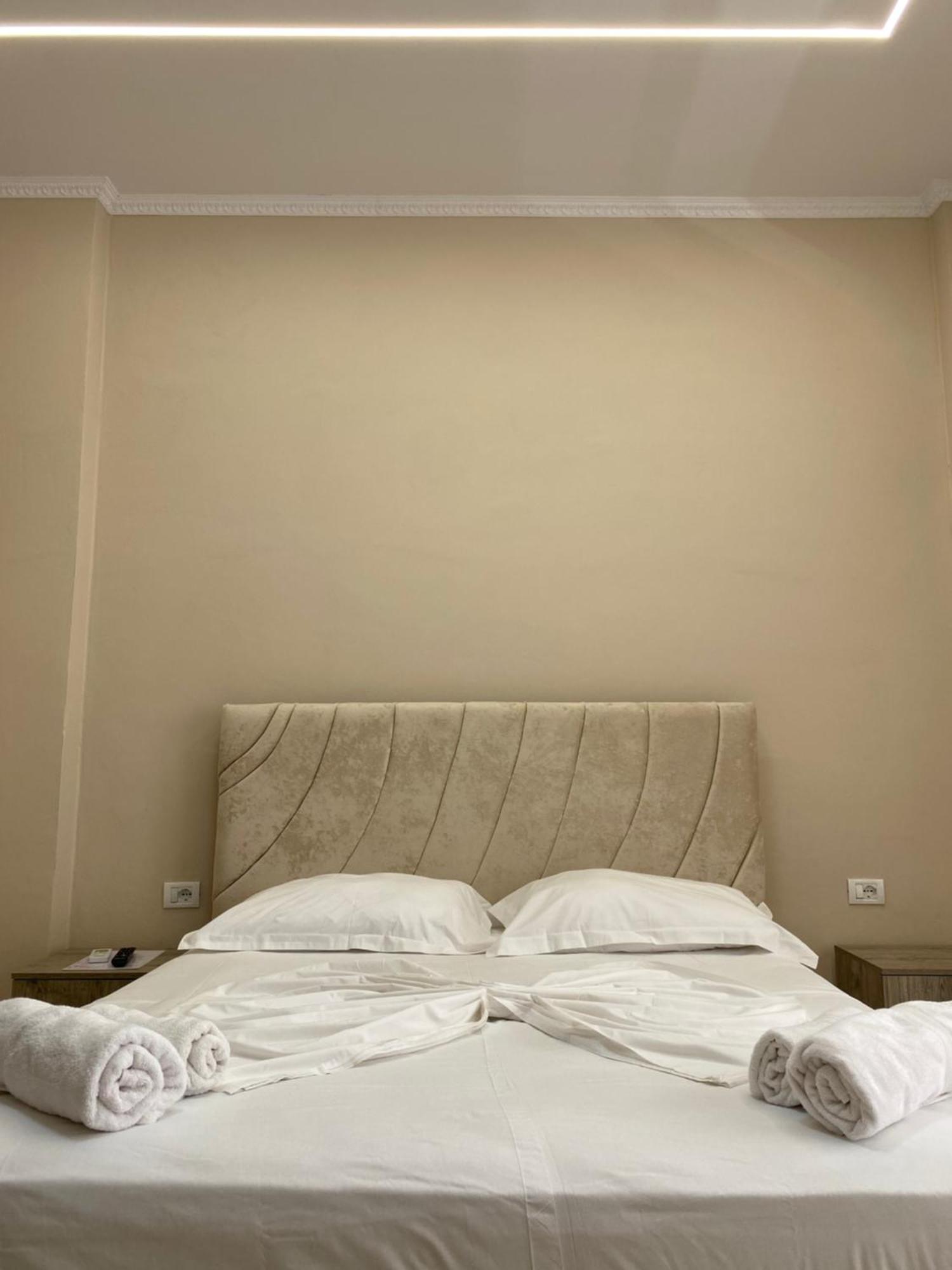 Troy Aparthotel Durrës Buitenkant foto